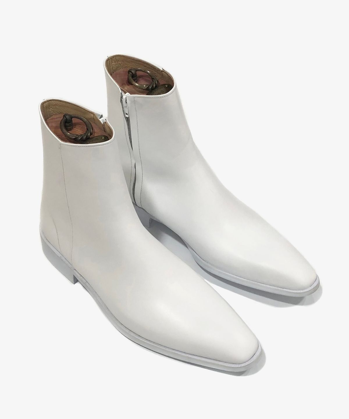 조앤슈(JOENSHOE) 클래식 느와르 사이드지퍼 부츠 올화이트