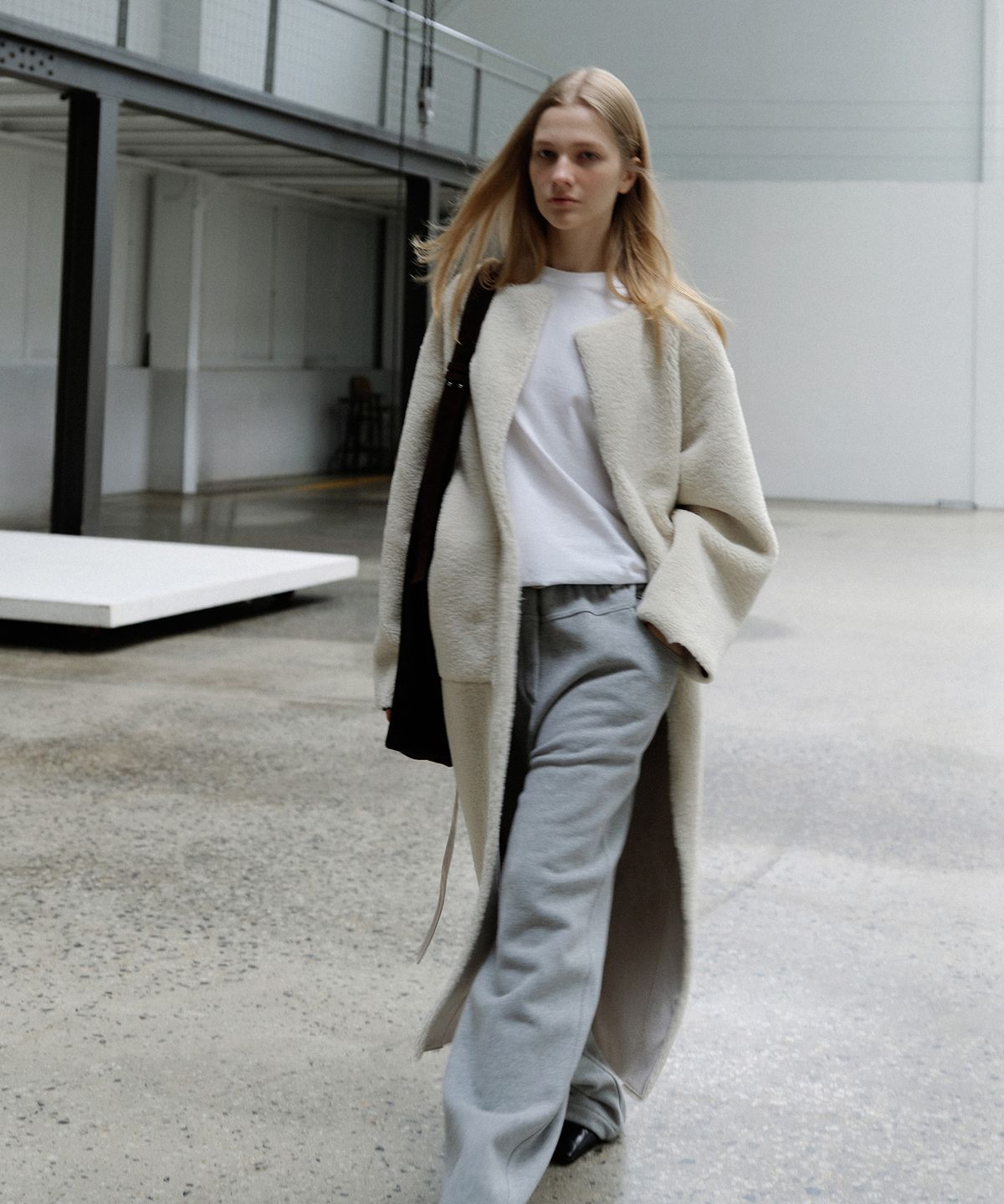 108파운드(108POUND) Misty Shearling Reversible Coat_Light gray