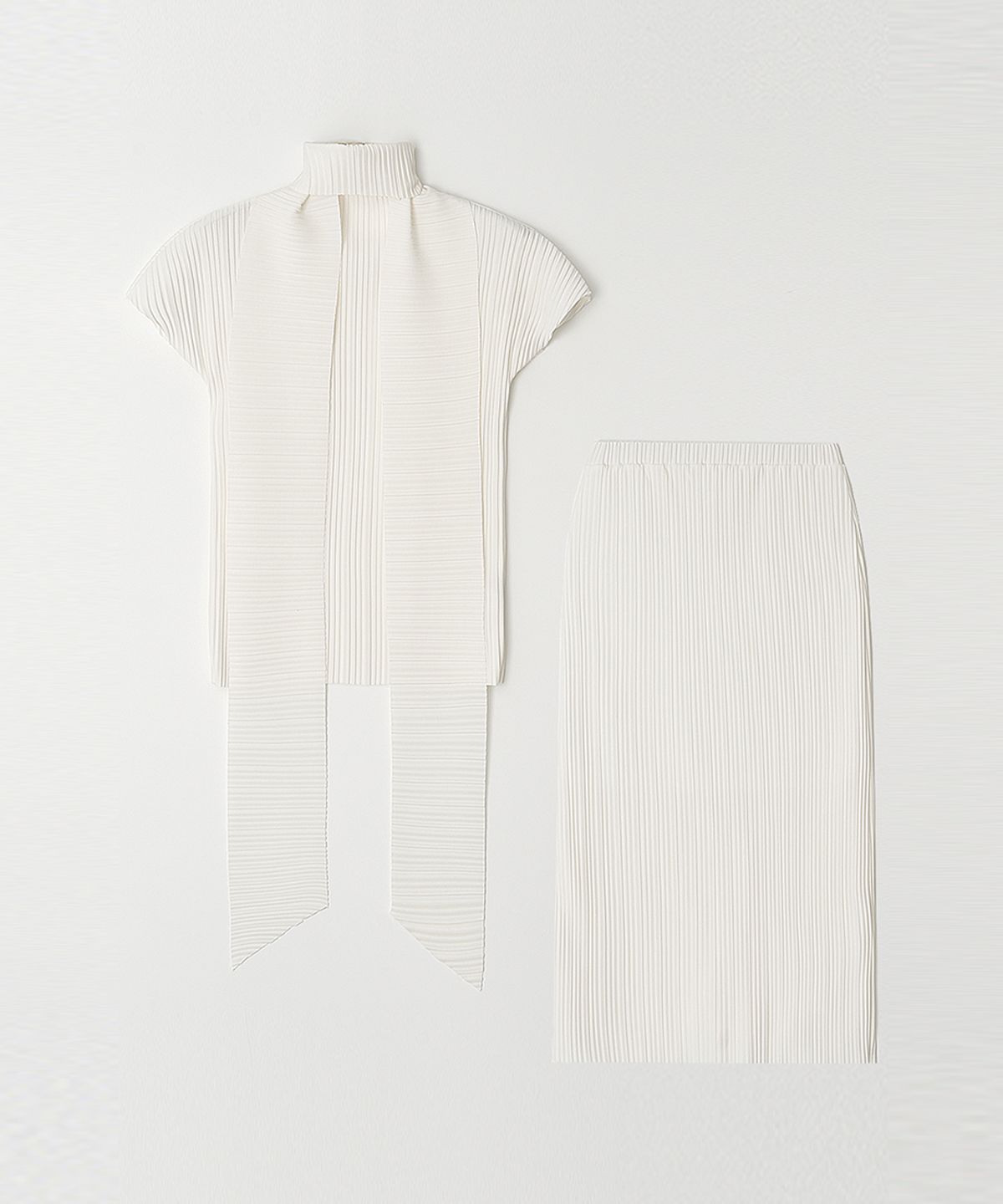 머지앤밍글(MERGE&MINGLE) Wave Pleats Blouse&Skirt Set-up (Ivory)