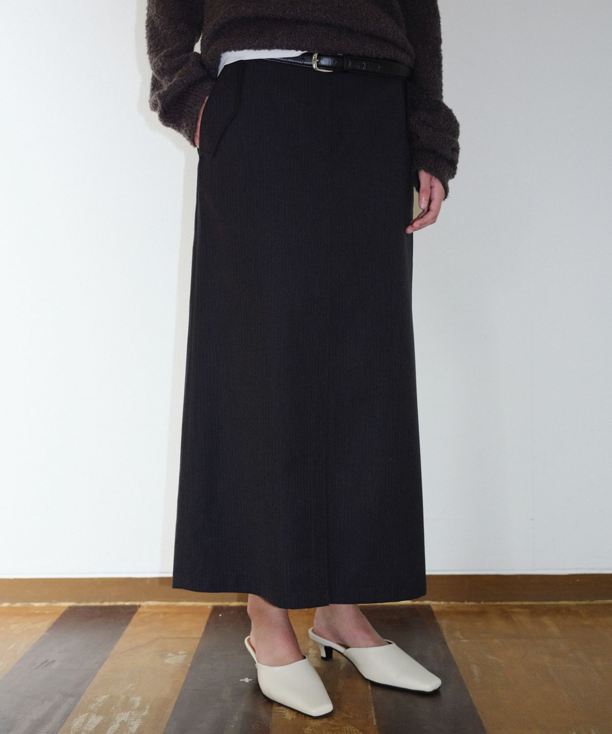엔오르(EN OR) STRIPE SLIT H-LINE SKIRT - DARK GREY