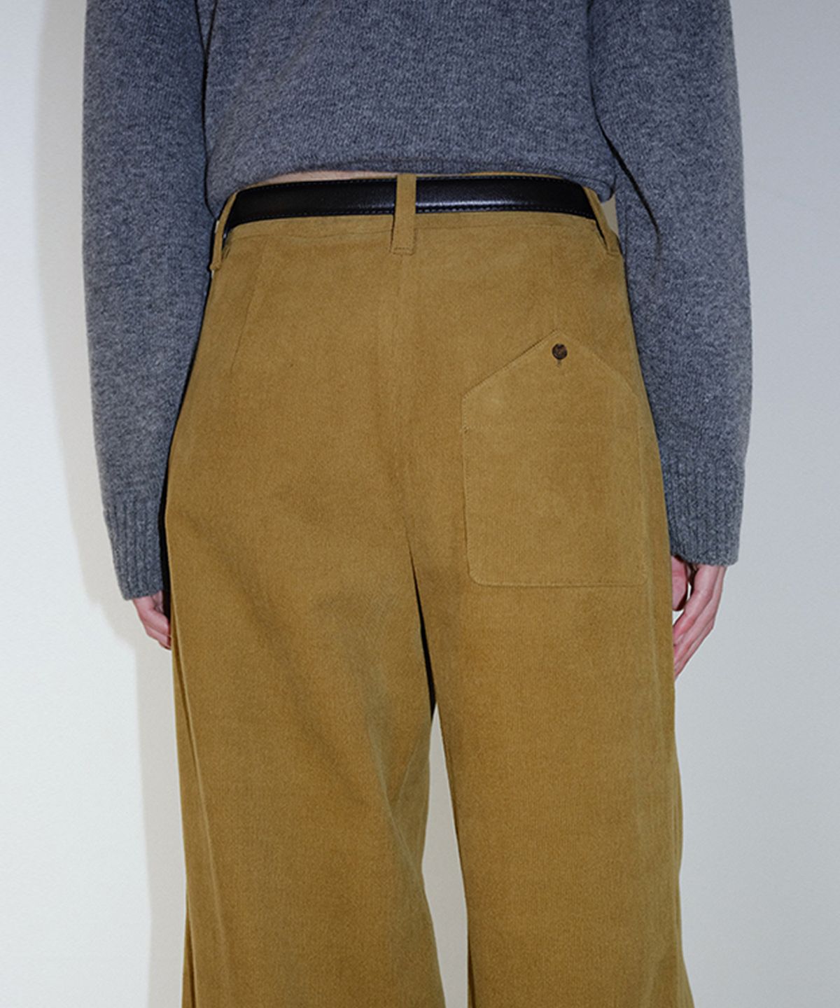 엔오르(EN OR) CORDUROY STRAIGHT PANTS - OLIVE
