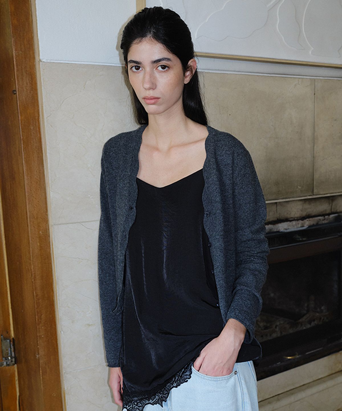 엔오르(EN OR) WAVE V NECK WOOL CARDIGAN - DARK GREY