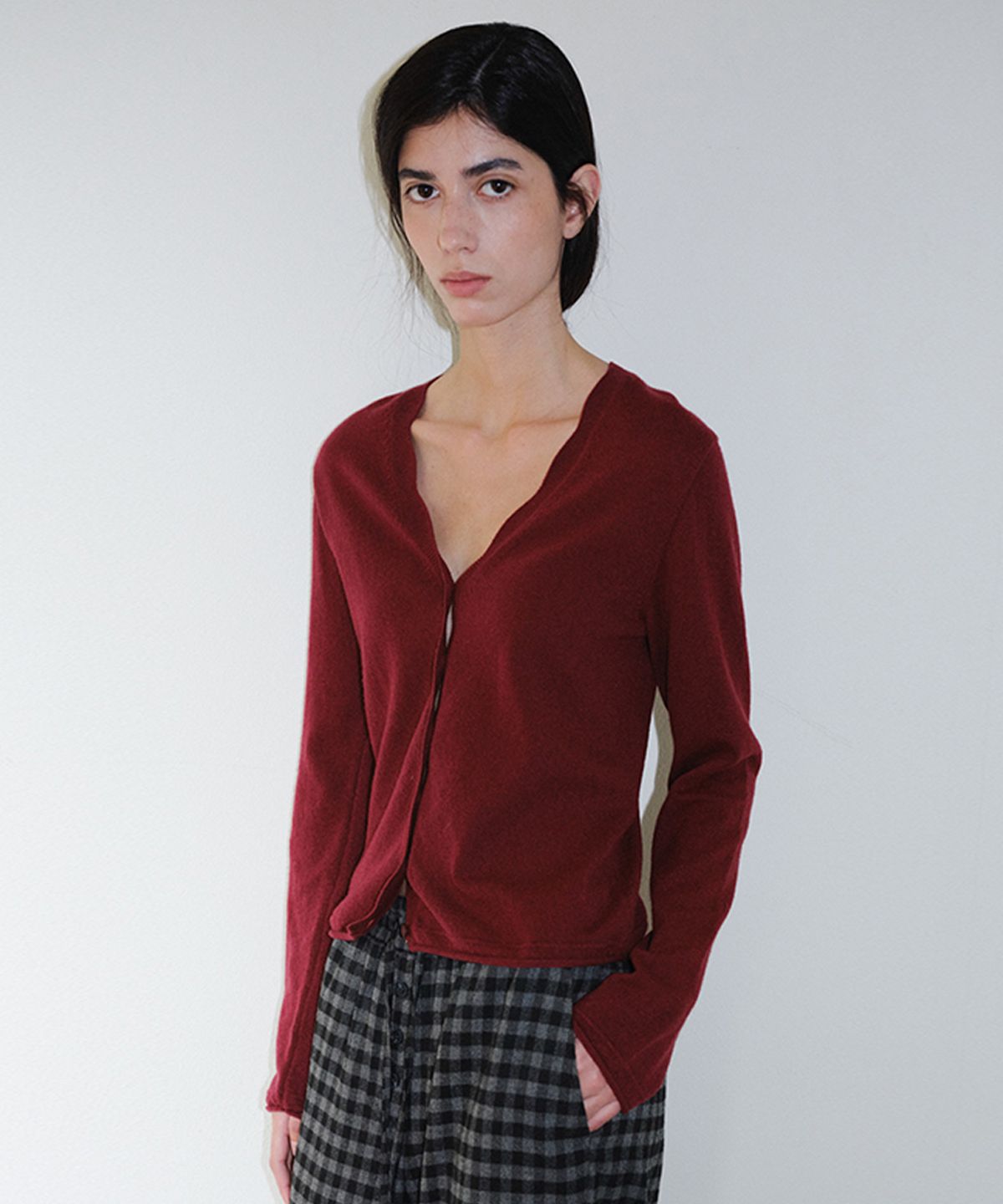 엔오르(EN OR) WAVE V NECK WOOL CARDIGAN - WINE