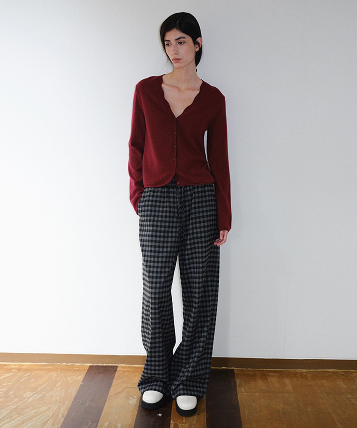 엔오르(EN OR) WAVE V NECK WOOL CARDIGAN - WINE