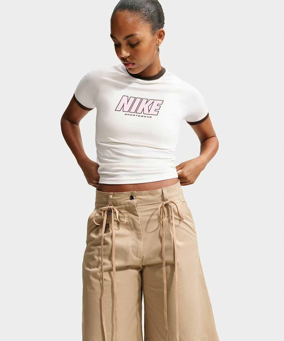 나이키(NIKE) 스포츠웨어 피티드 티셔츠 W - 세일:바로크 브라운 / IV5750-133