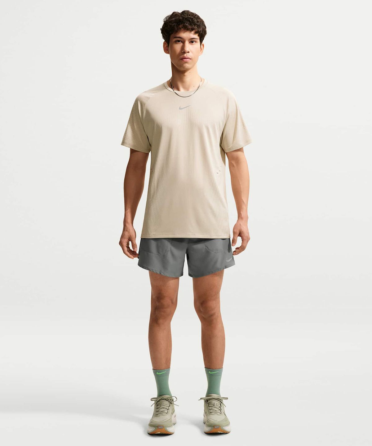 나이키(NIKE) 스트라이드 에어로 핏 반소매 러닝 탑 M - 크림 II:세일 / IH0746-236
