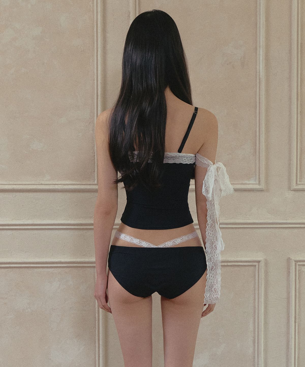 비나제이(VINAJ) 레이스라인 브이 스트랩 로우 비키니팬티 (Black)