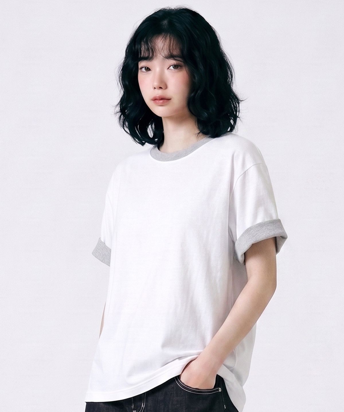 메종니아트(MAISON DE NEART) [남녀공용] 크롭 특양면 이중 넥라인 배색 롤업소매 반팔티셔츠_(5color)