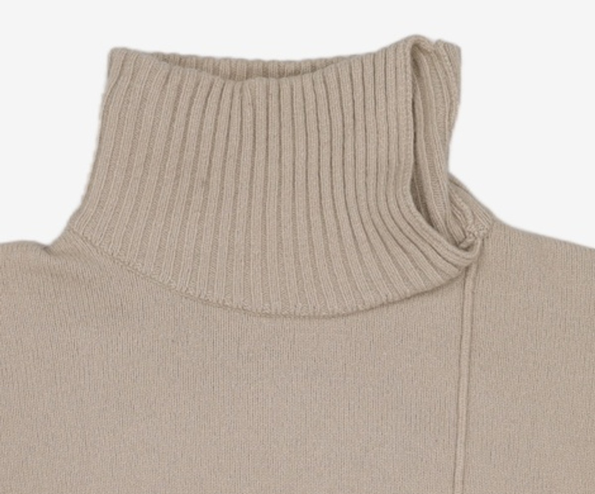 인사일런스(INSILENCE) 슬릿 하이넥 니트 GREY BEIGE M