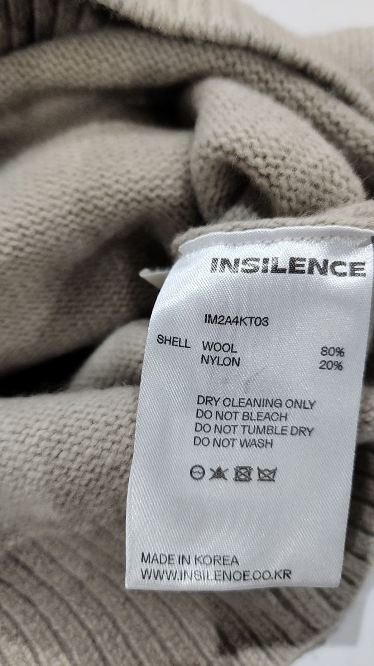 인사일런스(INSILENCE) 슬릿 하이넥 니트 GREY BEIGE M