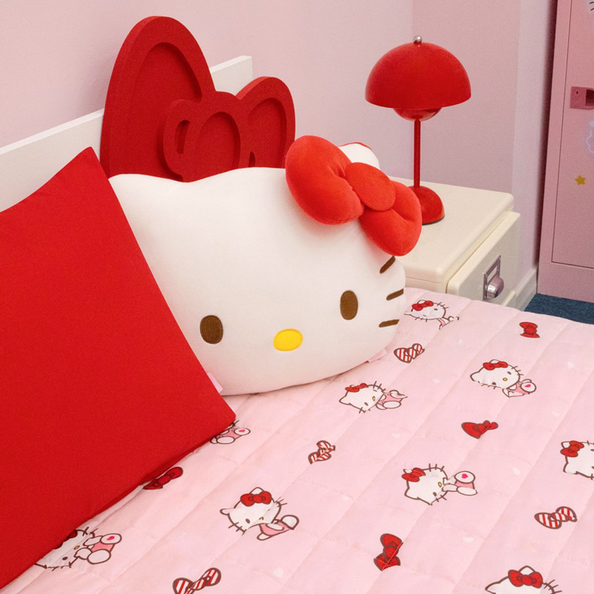 나라홈데코(NARAHOMEDECO) 산리오 헬로키티 얼굴쿠션 레드클래식