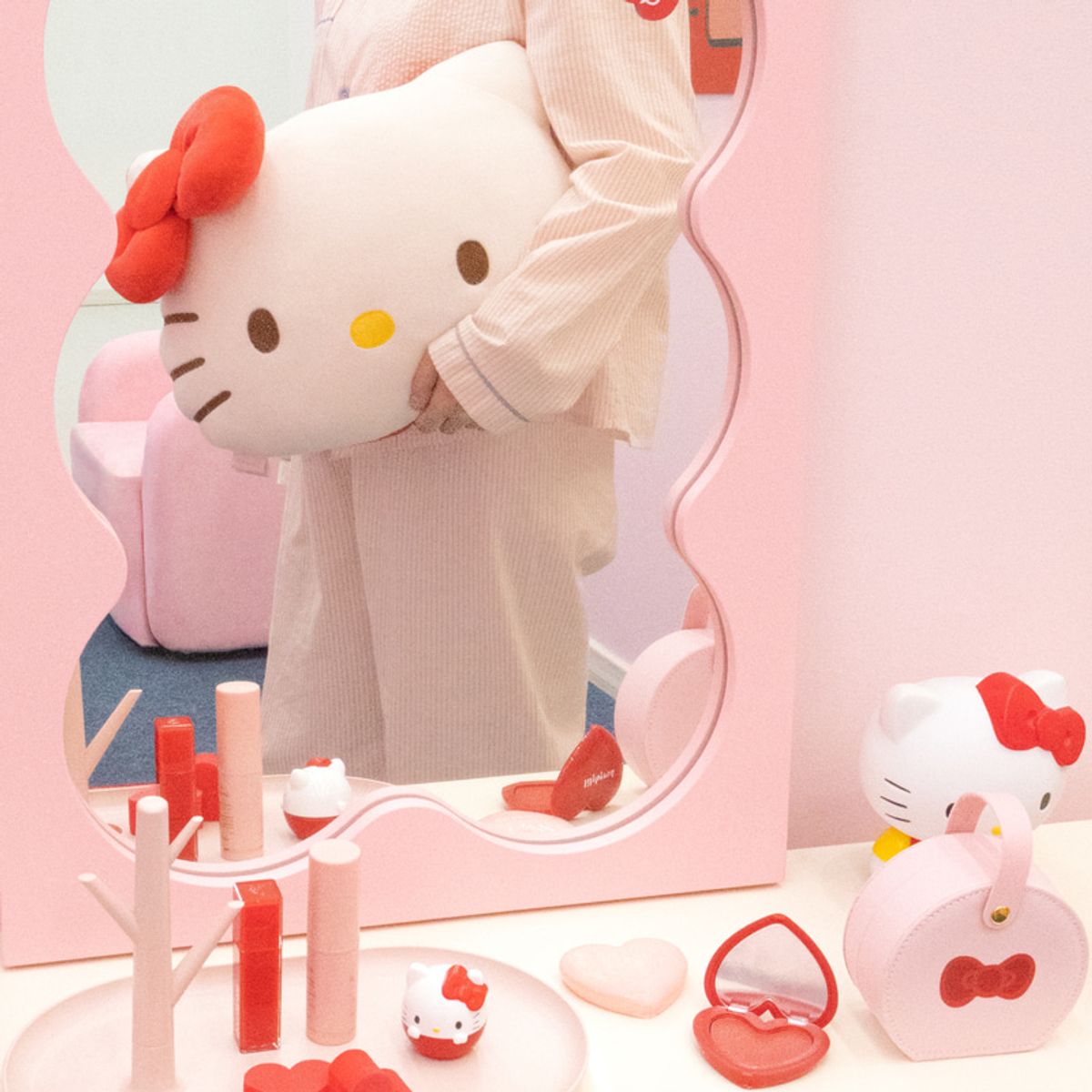 나라홈데코(NARAHOMEDECO) 산리오 헬로키티 얼굴쿠션 레드클래식