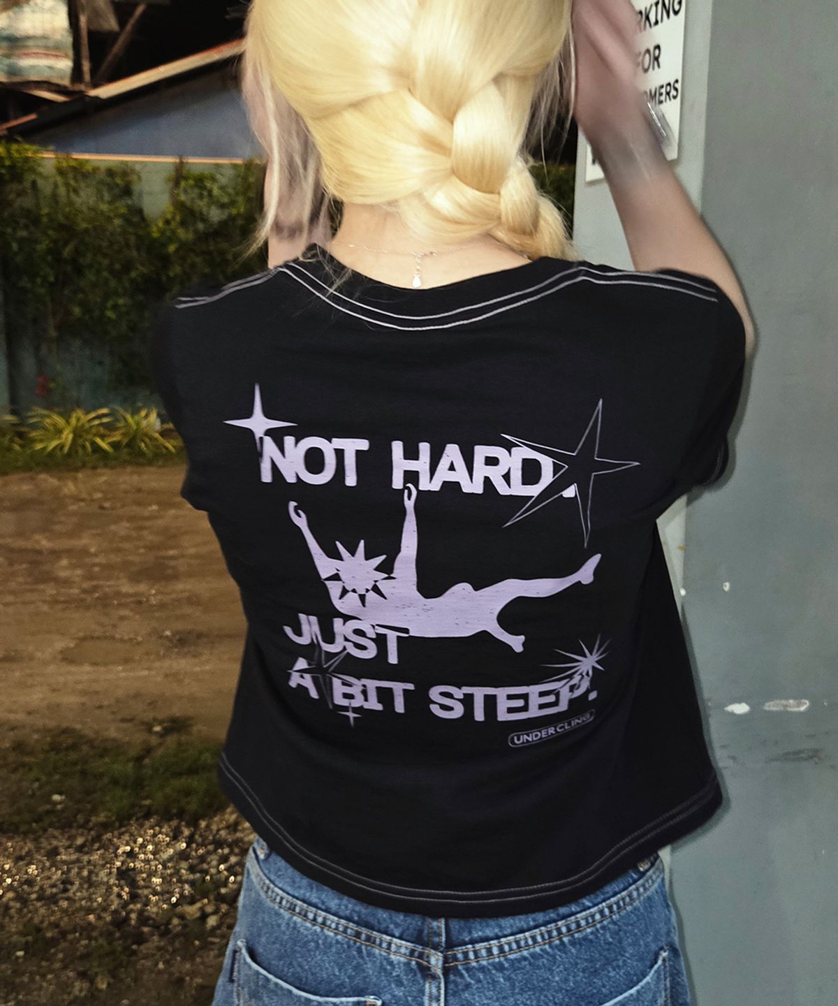 언더클링(UNDERCLING) NOT HARD 크롭 그래픽 티셔츠 (블랙)