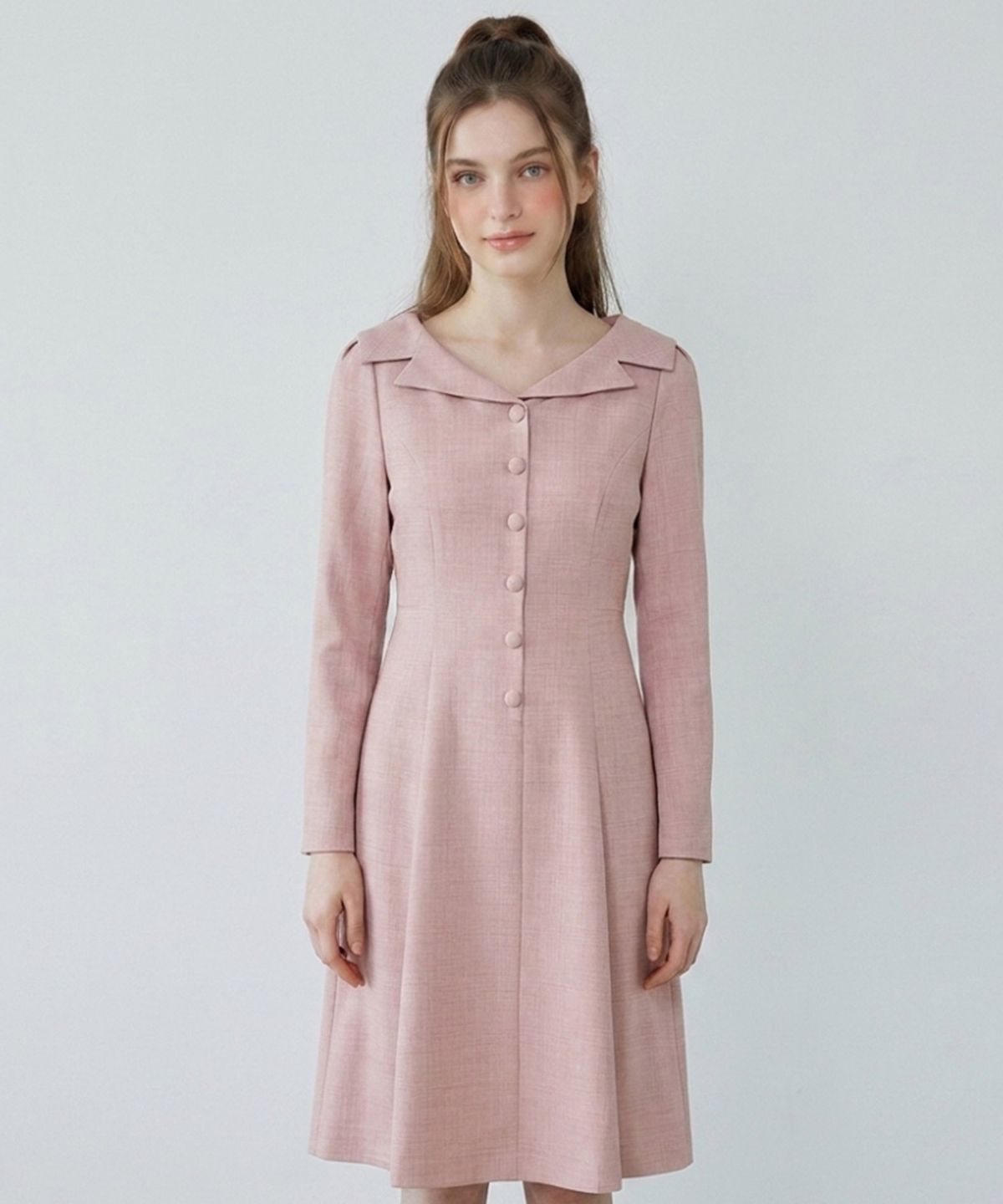 에꼴드파리(ECOLEDEPARIS) 버튼포인트 벨티드 카라 원피스_RB32WOCE33A