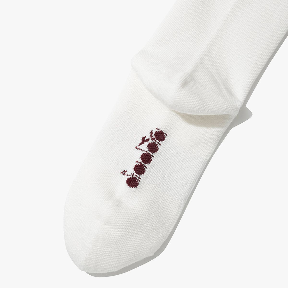 디아도라(diadora) 리본 니삭스 BURGUNDY