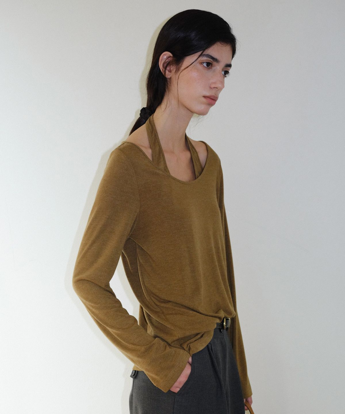 엔오르(EN OR) HALTERNECK LAYERED T-SHIRT - OLIVE