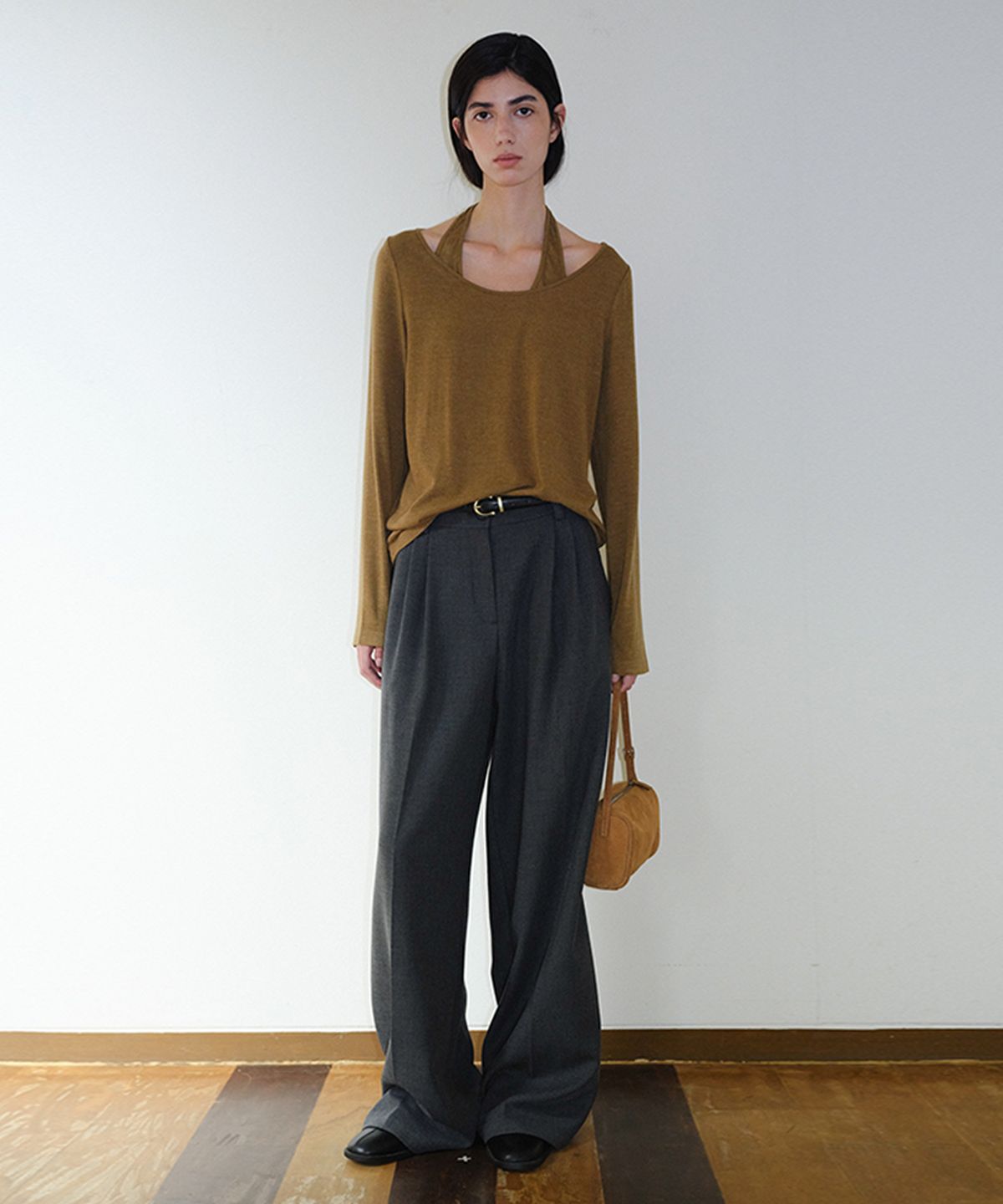 엔오르(EN OR) HALTERNECK LAYERED T-SHIRT - OLIVE