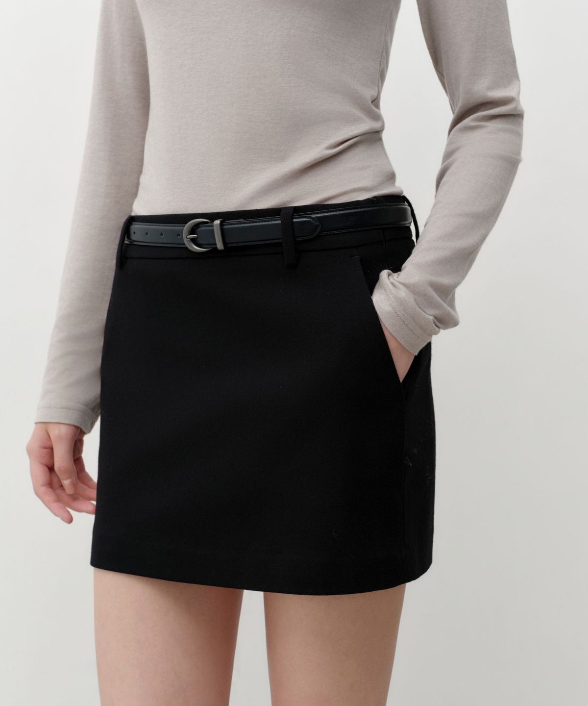 무신사 스탠다드 우먼(MUSINSA STANDARD WOMAN) 우먼즈 브러쉬드 미니 스커트 [블랙]
