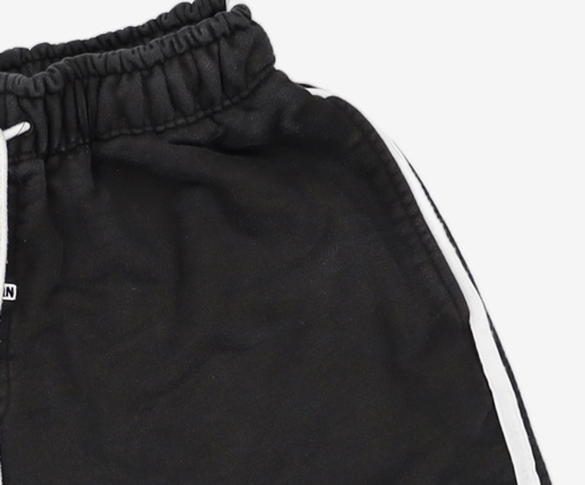 본투윈(BORN TO WIN) TRACK LINE BORNTOWIN HALF PANTS LONG VER [BLACK]