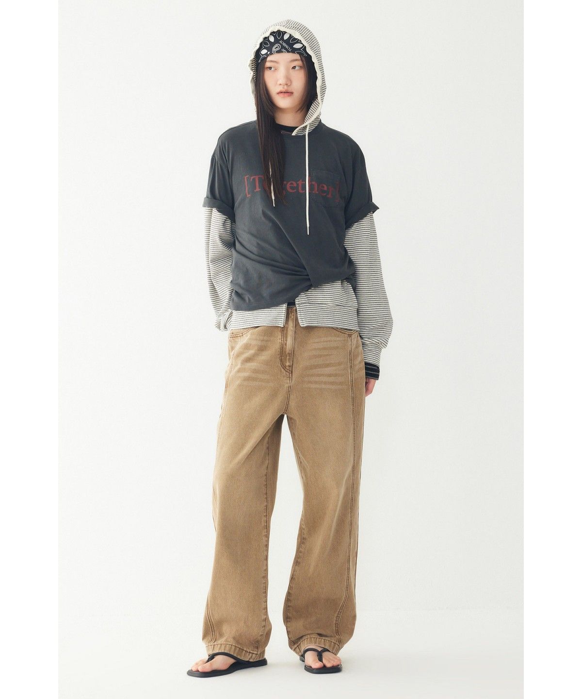 스튜디오 톰보이(STUDIO TOMBOY) 커브드 백 밴딩 데님 팬츠 _베이지_9176362972