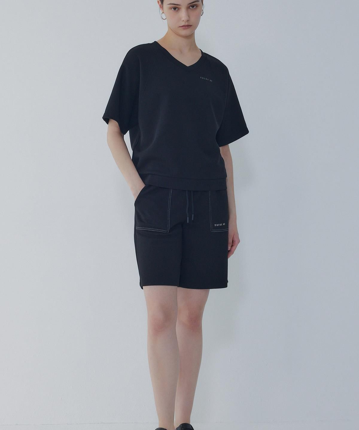 보브(VOICE OF VOICES) 투웨이 엠브로이더리 티셔츠 _블랙_7156340801