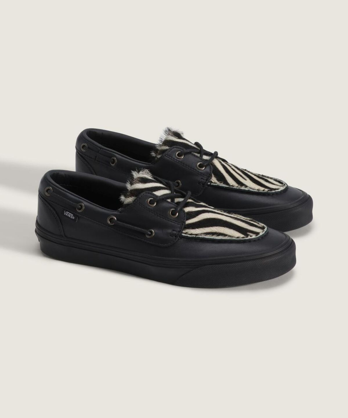 반스(VANS) 2-아일릿 보트 슈즈 - 포니 헤어 블랙 / VN000Z96BLA1