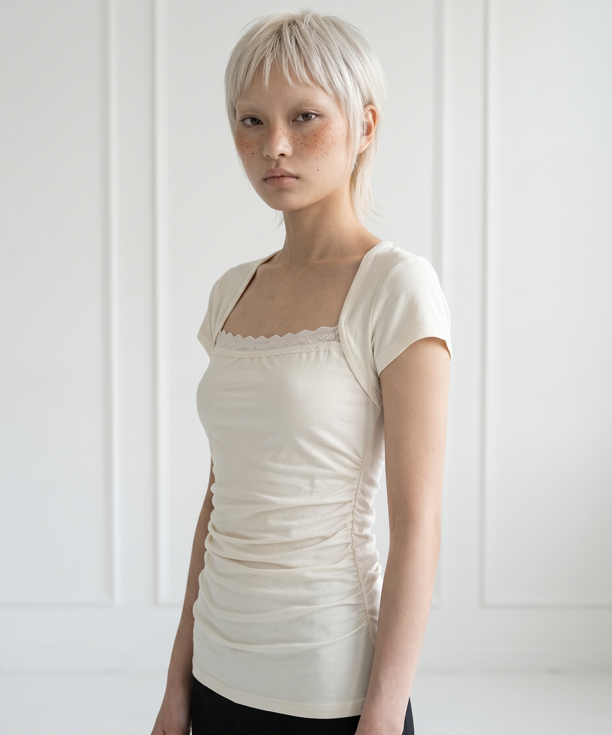 딜레탕티즘(DILETTANTISME) 레이스 스퀘어넥 셔링 티셔츠(ivory)