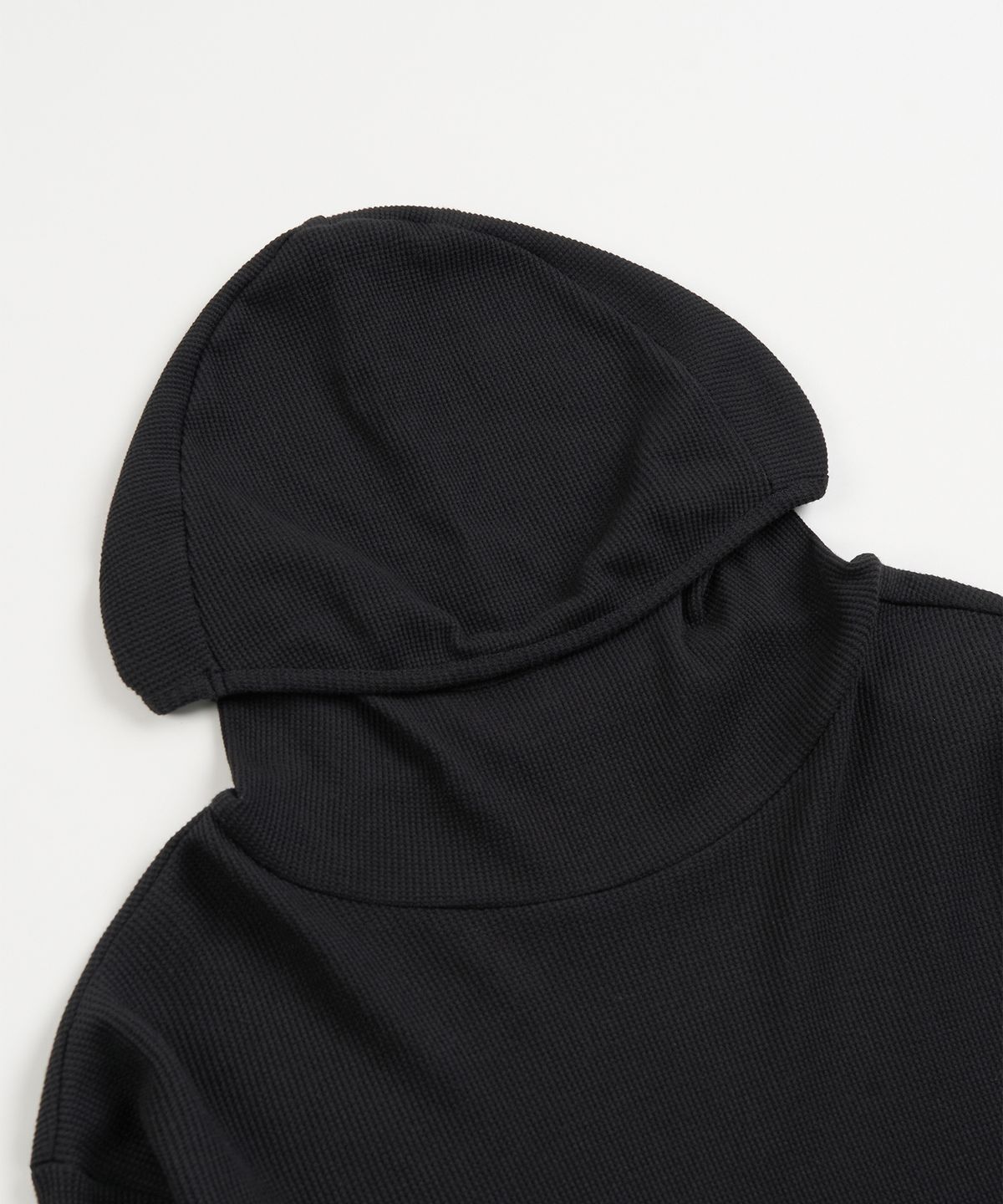 토피(TOFFEE) 와플 하이넥 후드 롱 슬리브 (BLACK)