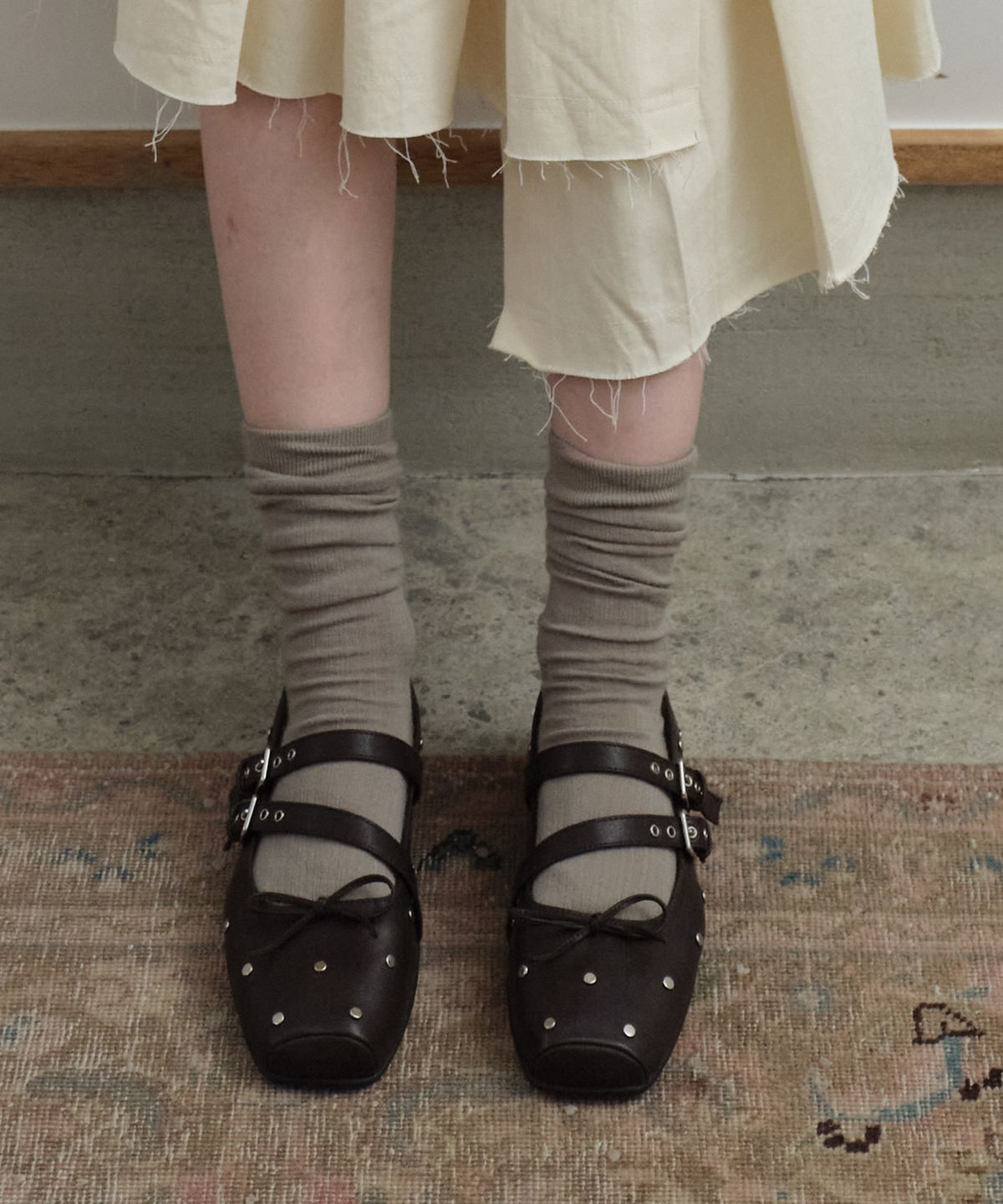 질바이질스튜어트(JILL BY JILLSTUART) [루미에] 스터드 스퀘어 메리제인 - 2colors