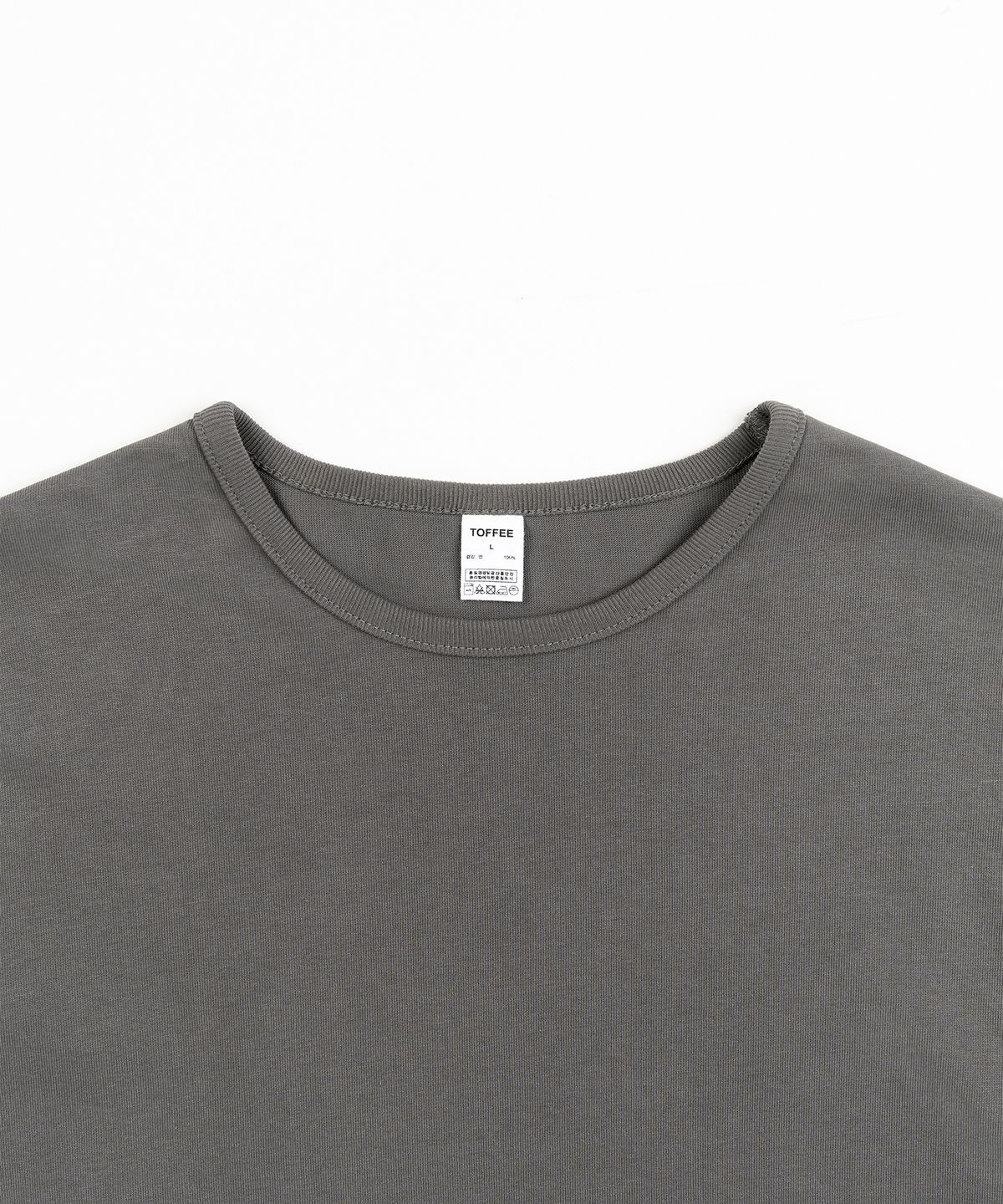 토피(TOFFEE) 슬림 크롭 롱 슬리브 (CHARCOAL)