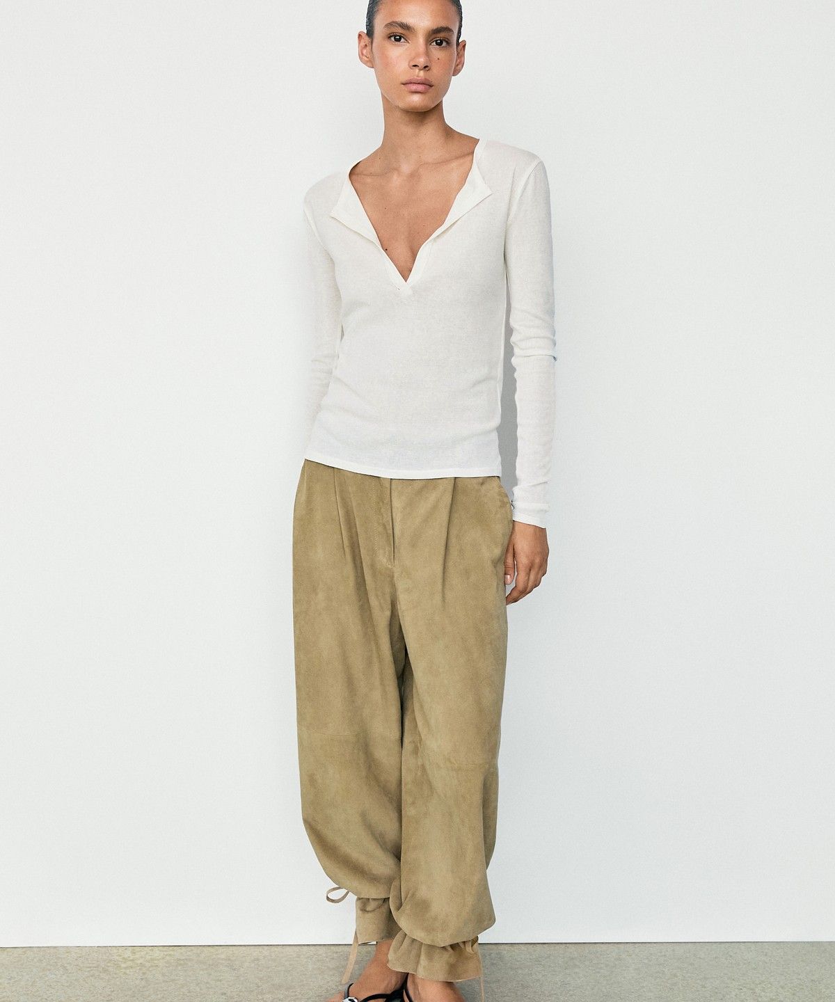 마시모두띠(MASSIMO DUTTI) 100% 코튼 브이넥 티셔츠