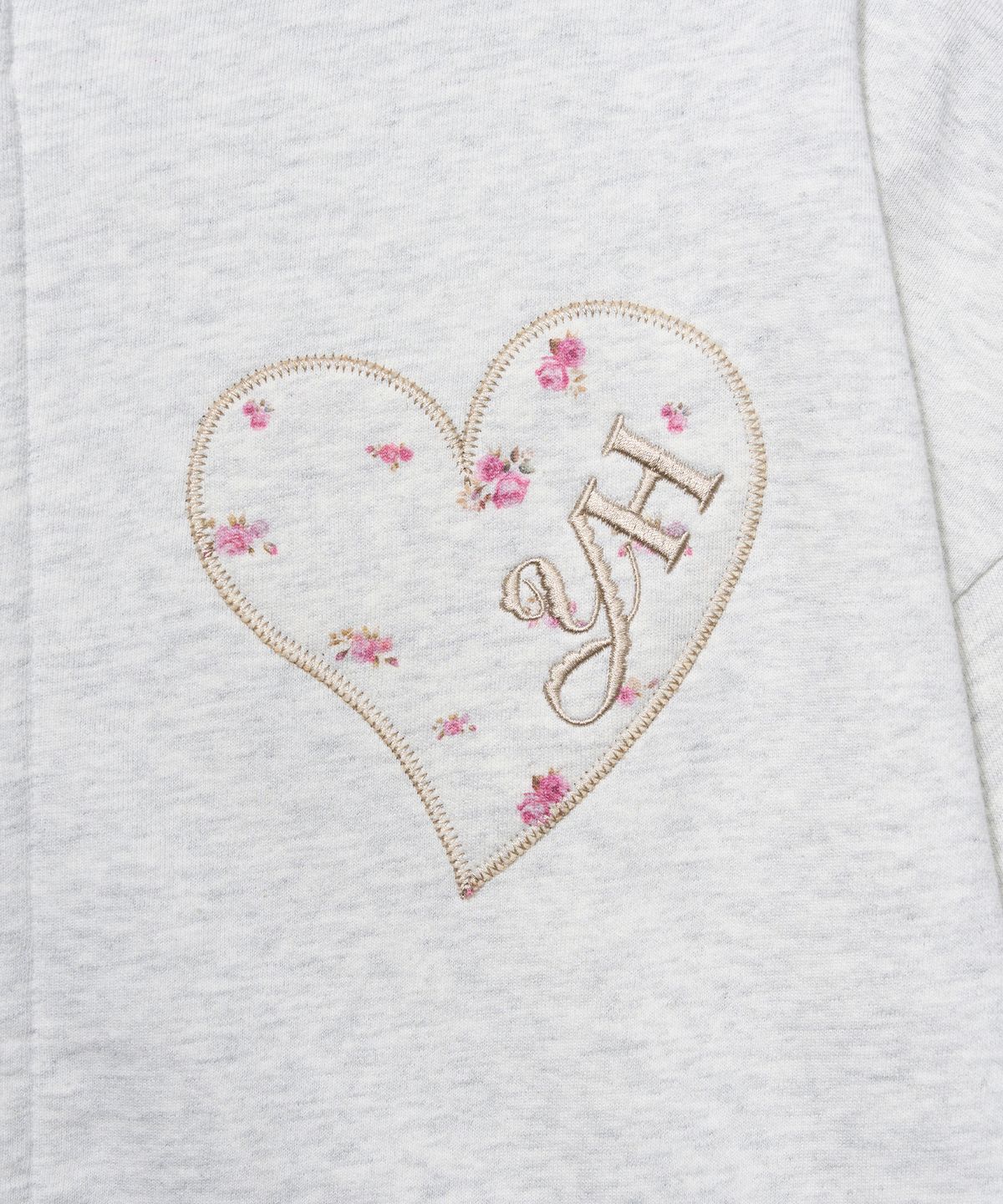유희(YOUHEE) [주영X유희] YOUHEE HEART APPLIQUE HOOD ZIP-UP_LIGHT GREY