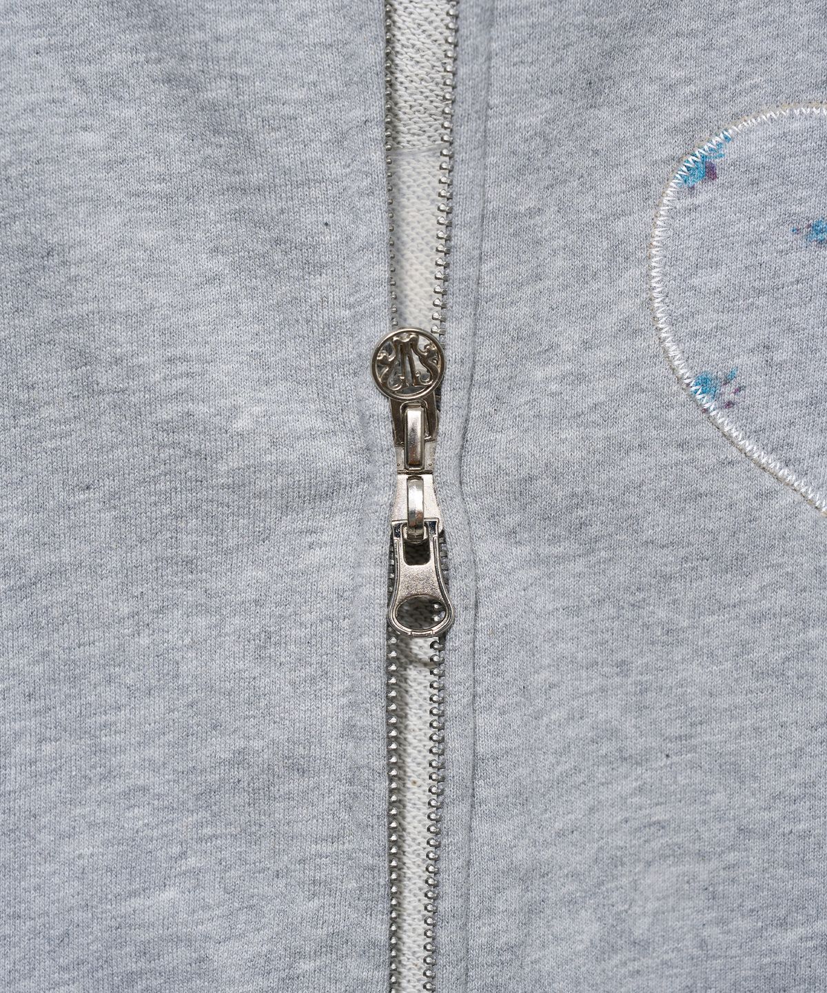 유희(YOUHEE) YOUHEE HEART APPLIQUE HOOD ZIP-UP_MELANGE GREY