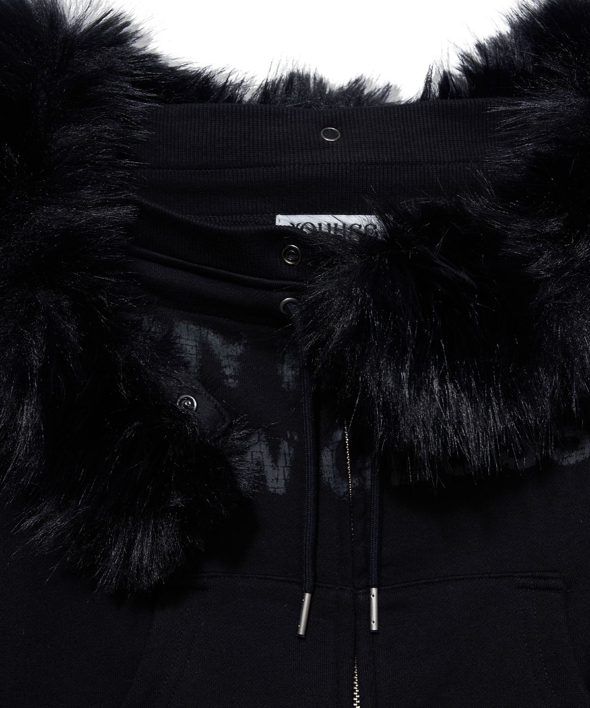 유희(YOUHEE) FUR GLOSSY OFF-SHOULDER ZIP-UP_BLACK