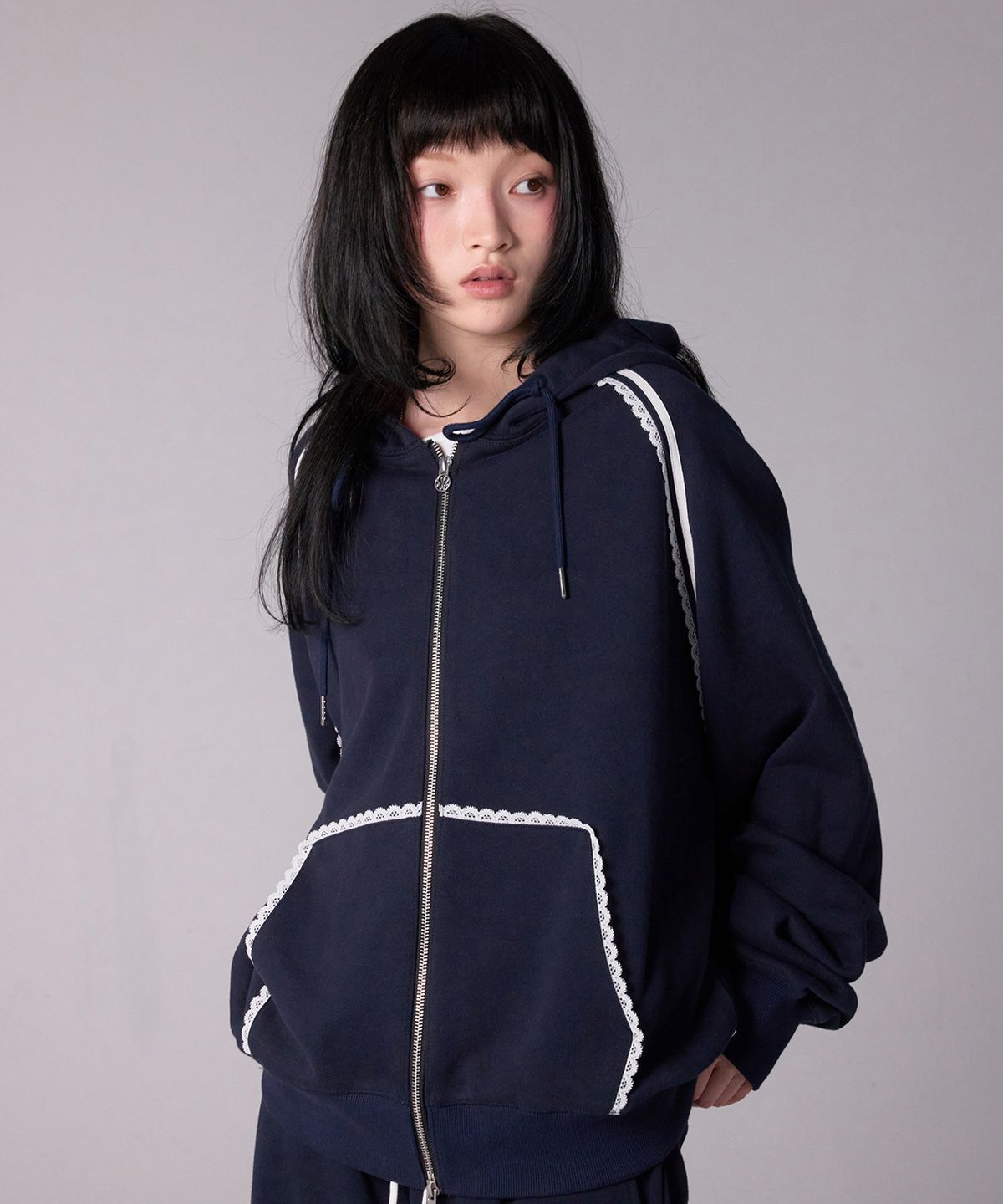 유희(YOUHEE) [아네딘X유희] LACE TRIMMED HOOD ZIP-UP_NAVY