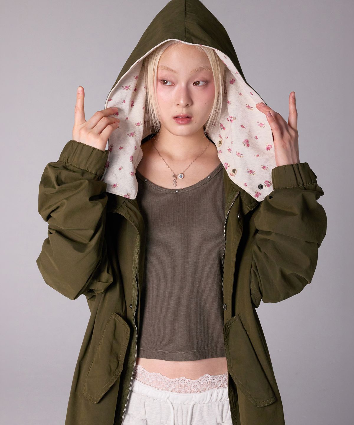 유희(YOUHEE) [아네딘X유희] FLOWER HOODIE FISHTAIL JACKET_KHAKI