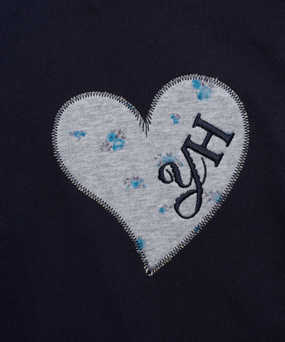 유희(YOUHEE) YOUHEE HEART HALF-NECK SWEATSHIRTS_NAVY