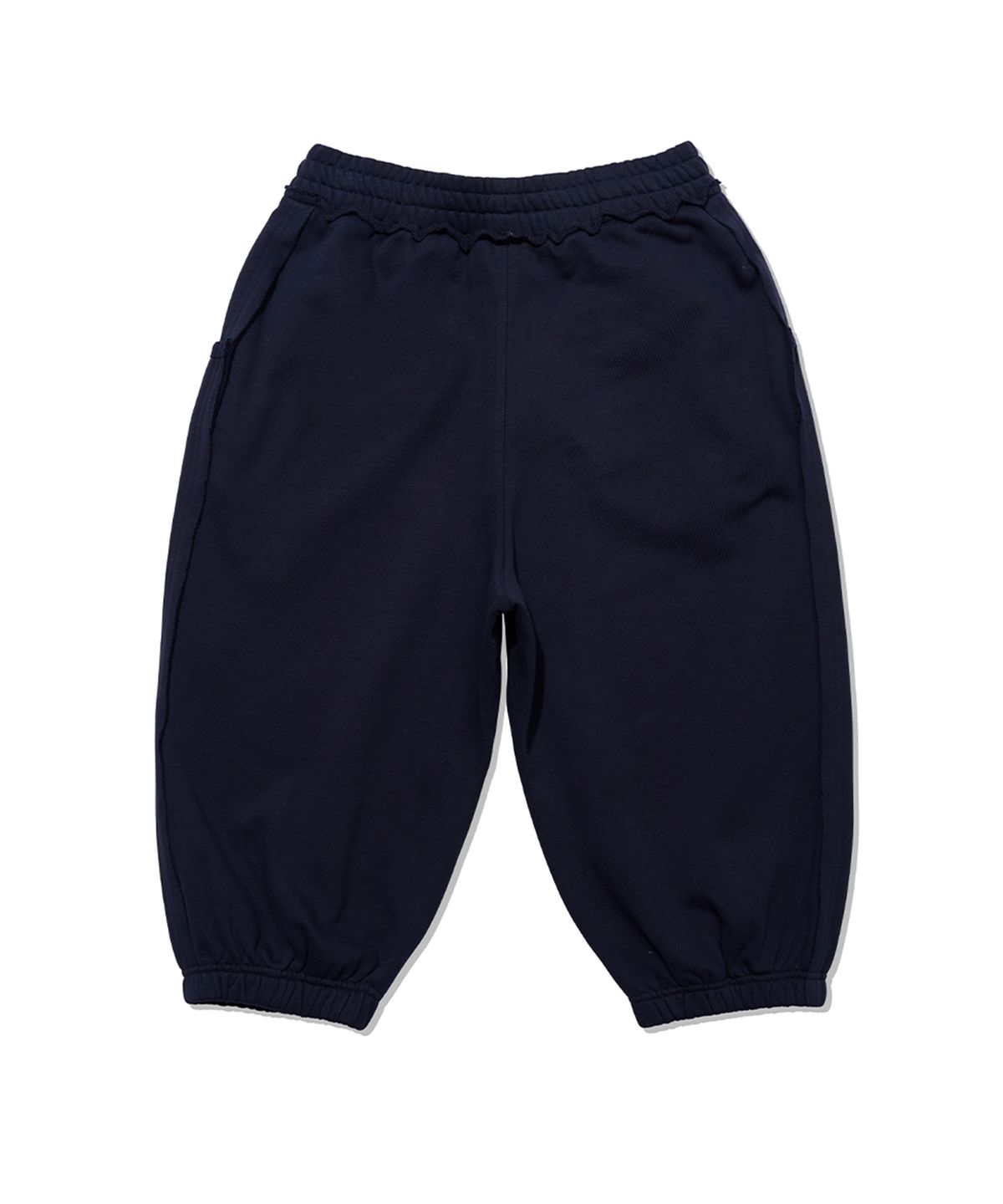 유희(YOUHEE) RAW-EDGE BAGGY CAPRI PANTS_NAVY