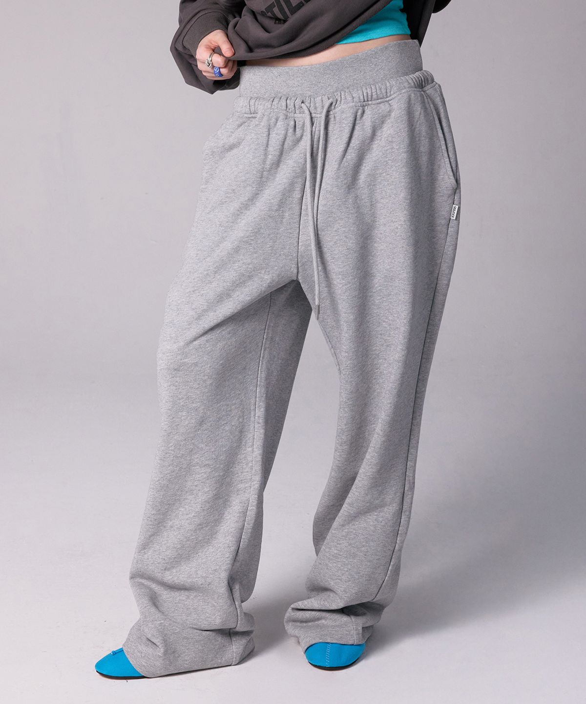 유희(YOUHEE) [주영X유희] YOUHEE HEART APPLIQUE LAYERED PANTS_MELANGE GREY