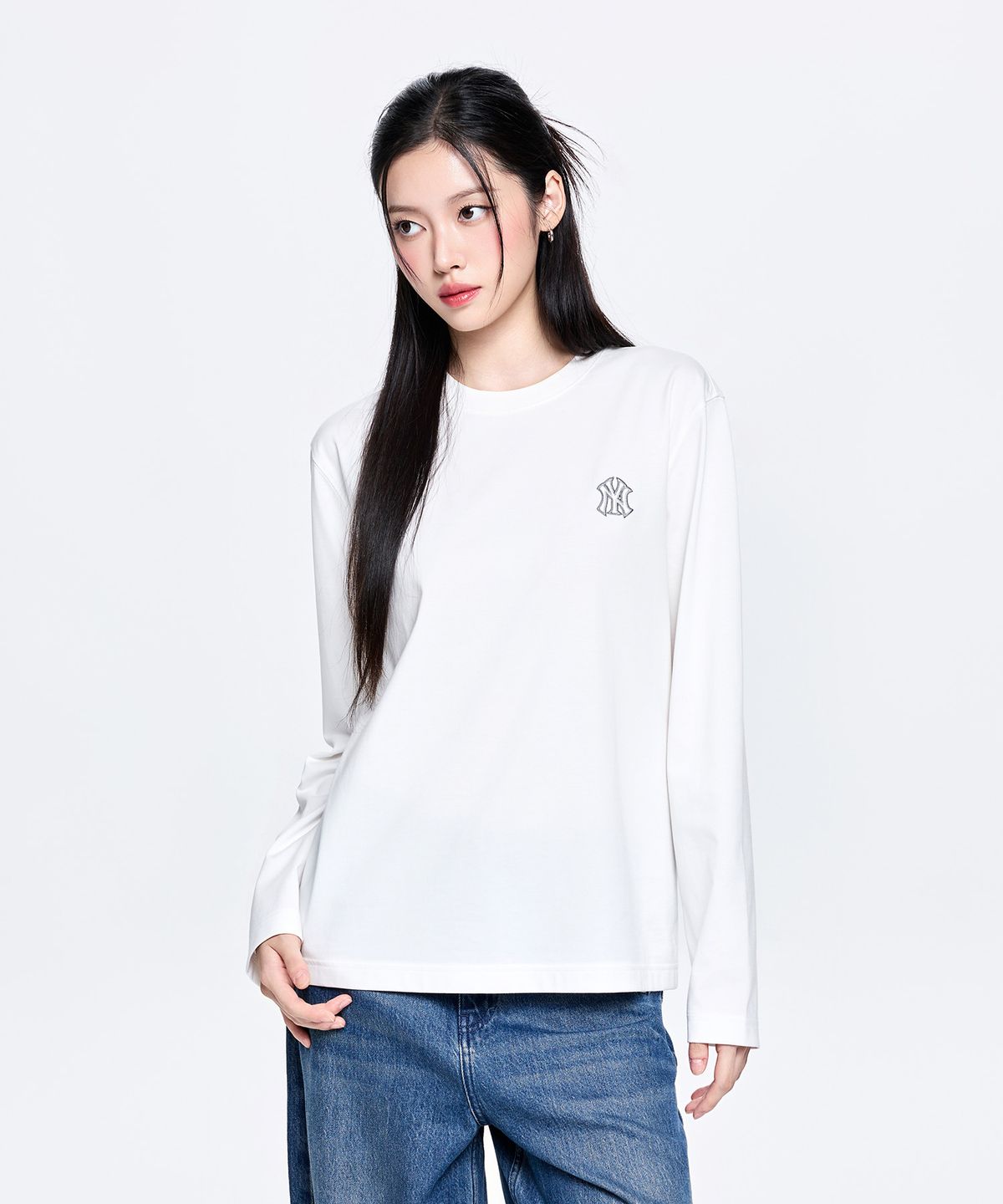 엠엘비(MLB) 베이직 스몰로고 세미오버핏 긴팔 티셔츠 NY (Ivory)
