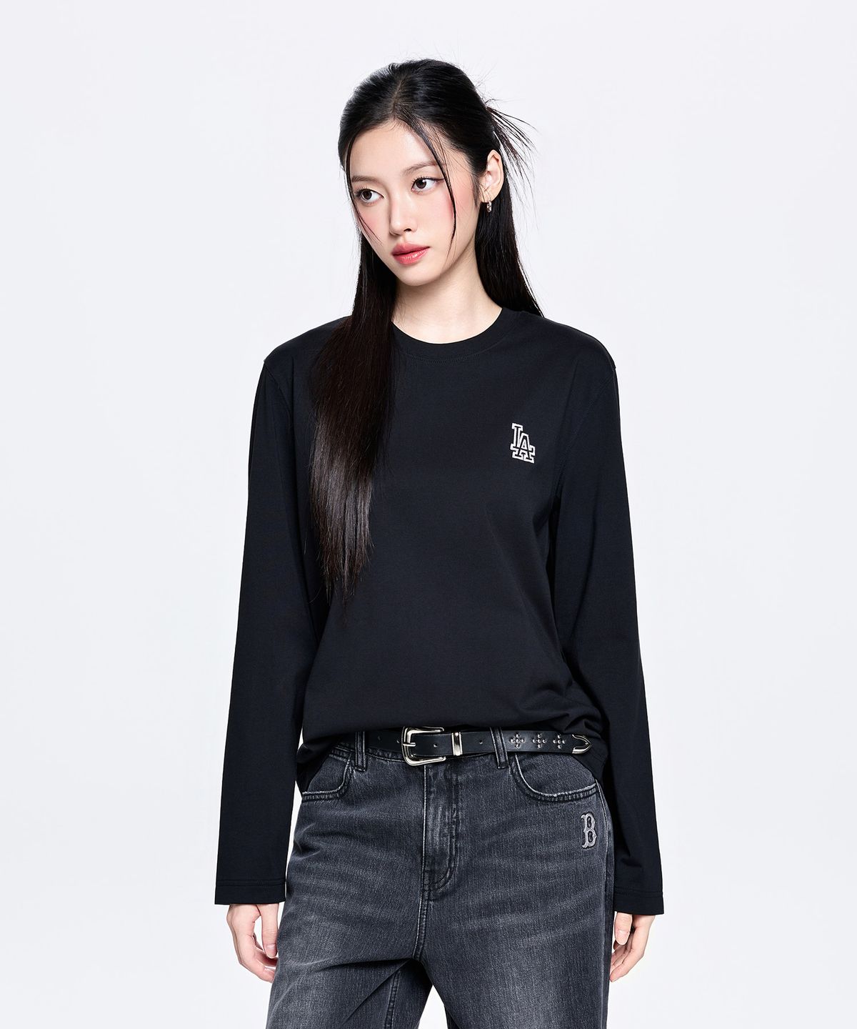 엠엘비(MLB) 베이직 스몰로고 세미오버핏 긴팔 티셔츠 LA (Black)