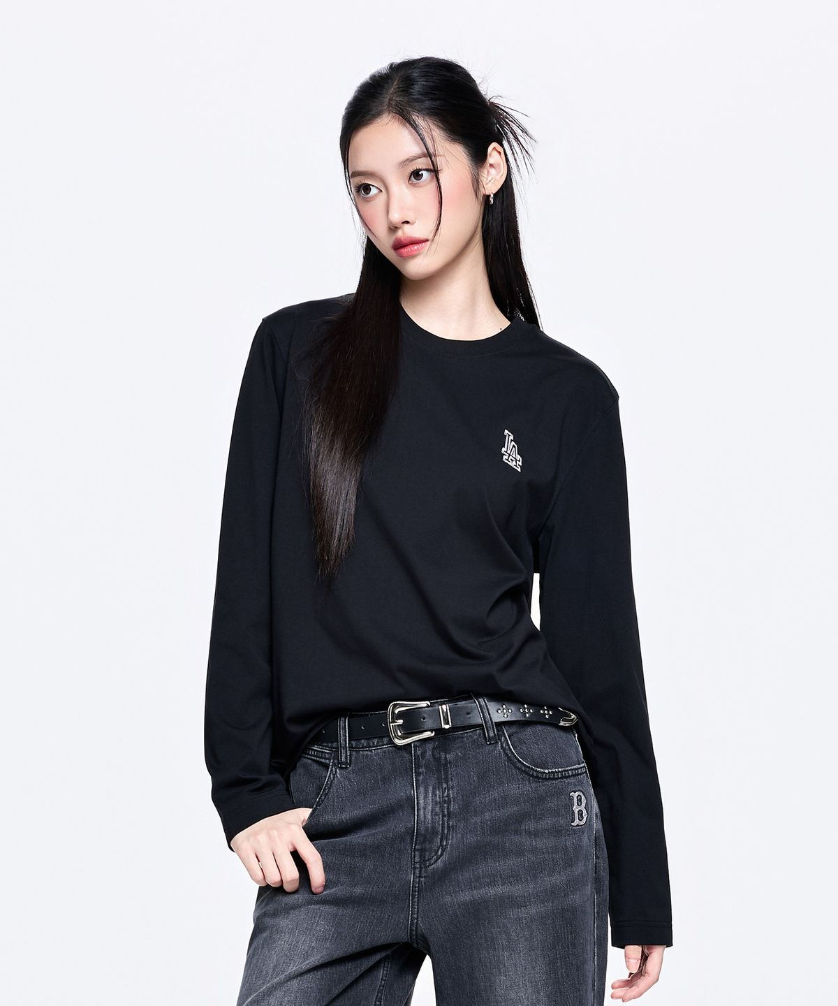 엠엘비(MLB) 베이직 스몰로고 세미오버핏 긴팔 티셔츠 LA (Black)