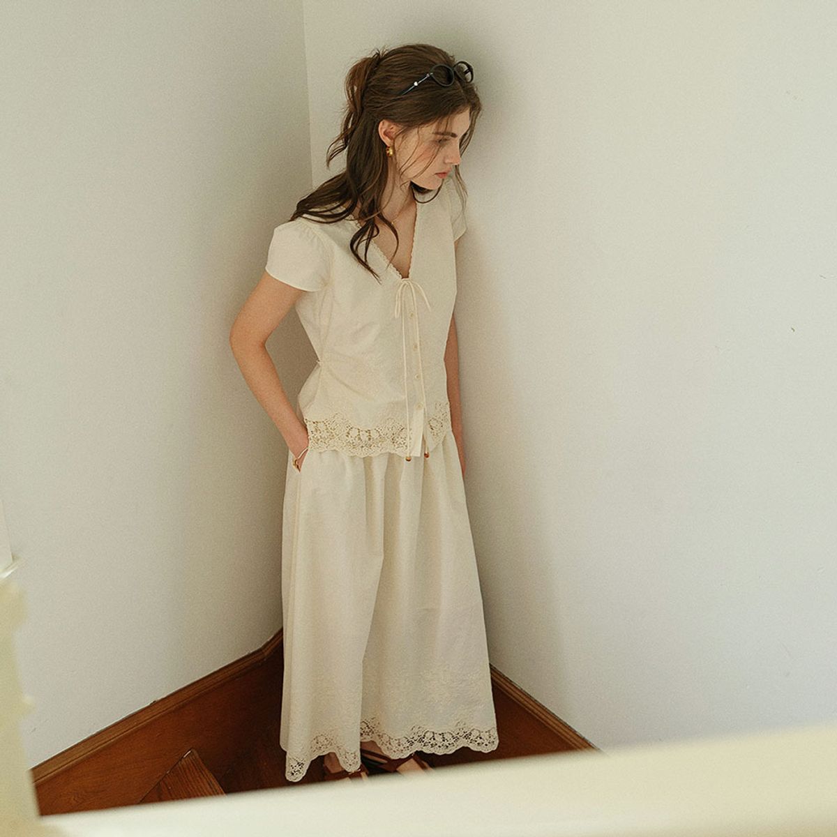 심플레트로(SIMPLE RETRO) SR_Hollow embroidered lace skirt
