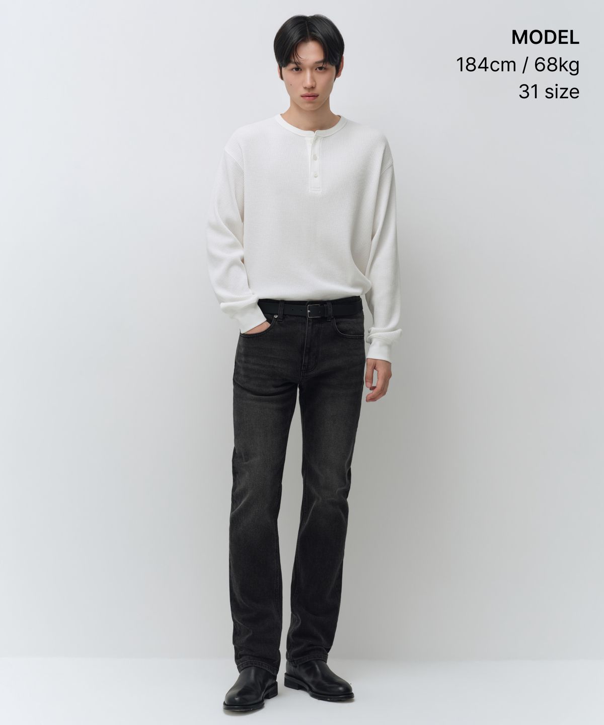 무신사 스탠다드(MUSINSA STANDARD) 슬림 스트레이트 데님 팬츠 [블랙]