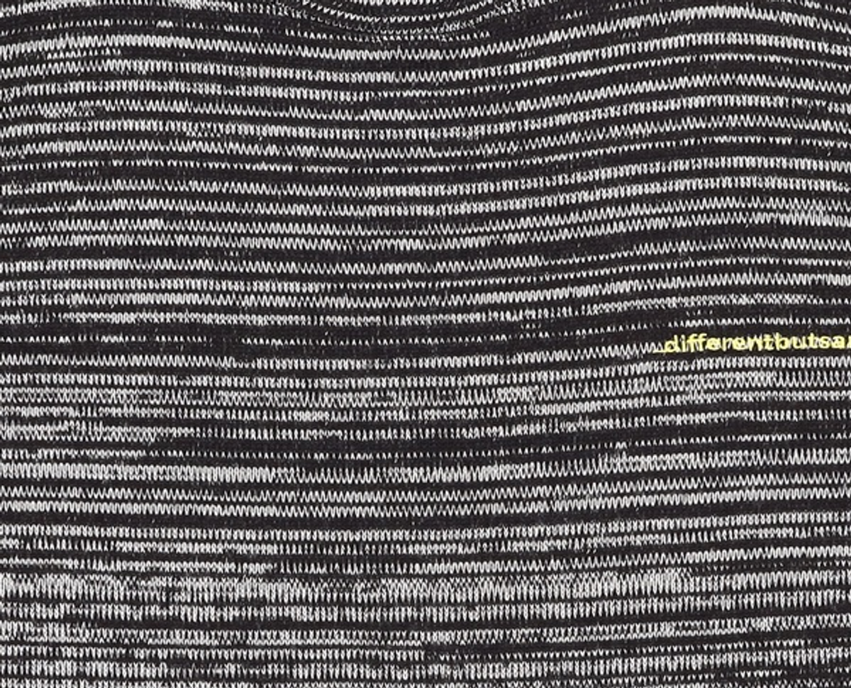 디퍼런트벗세임(DIFFERENTBUTSAME) 니트/스웨터