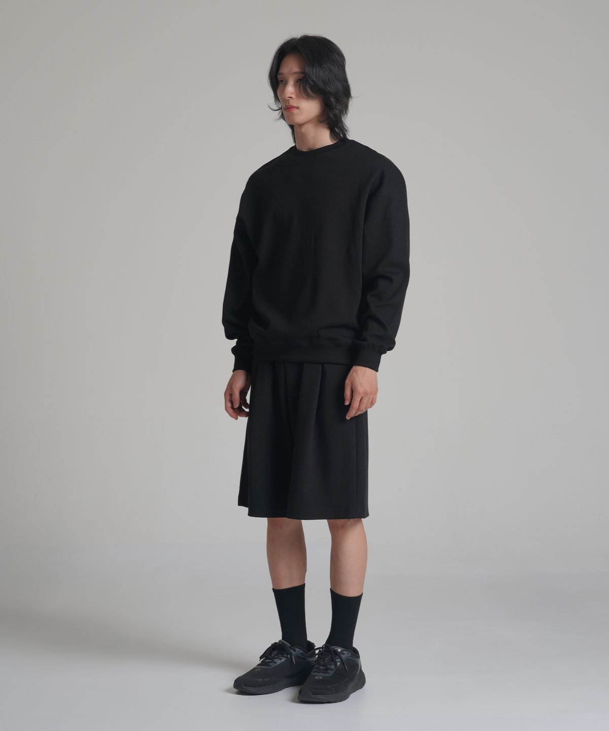 노밍(NOMING) [SET] 루즈핏 크롭 이지 맨투맨 + 원턱 와이드 스웨트 버뮤다 쇼츠 (3COLOR)