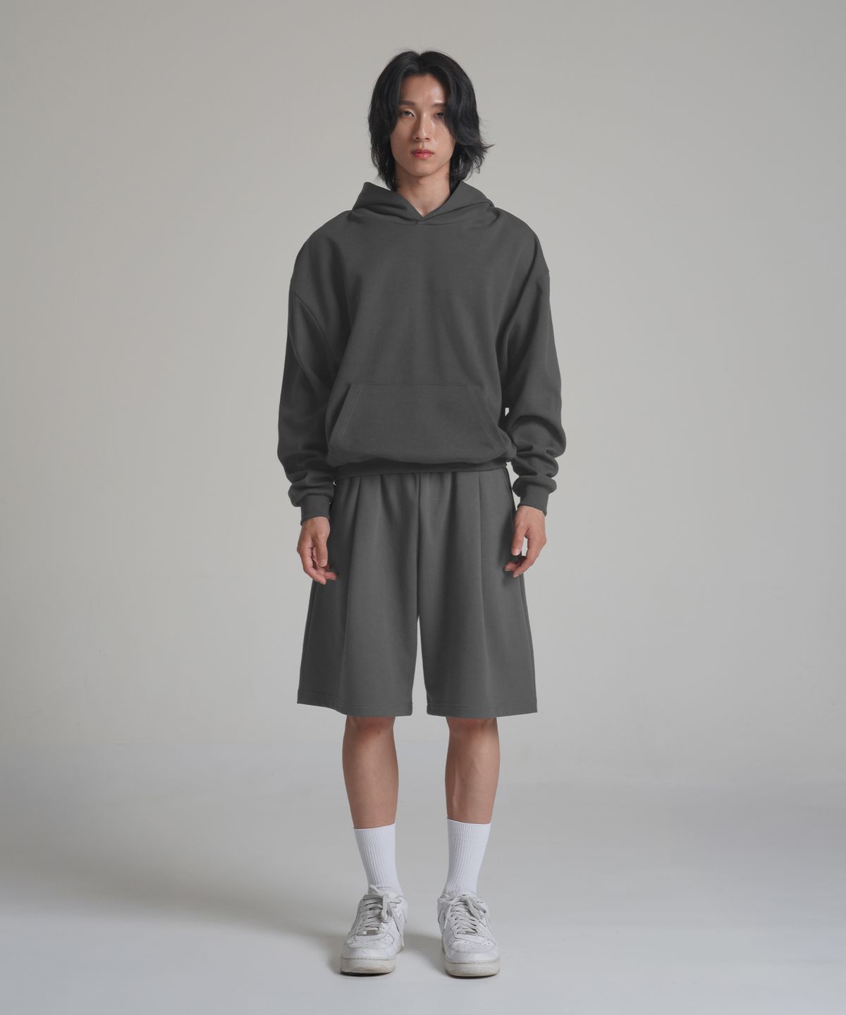 노밍(NOMING) [SET] 루즈핏 크롭 이지 후드티 + 원턱 와이드 스웨트 버뮤다 쇼츠 (3COLOR)