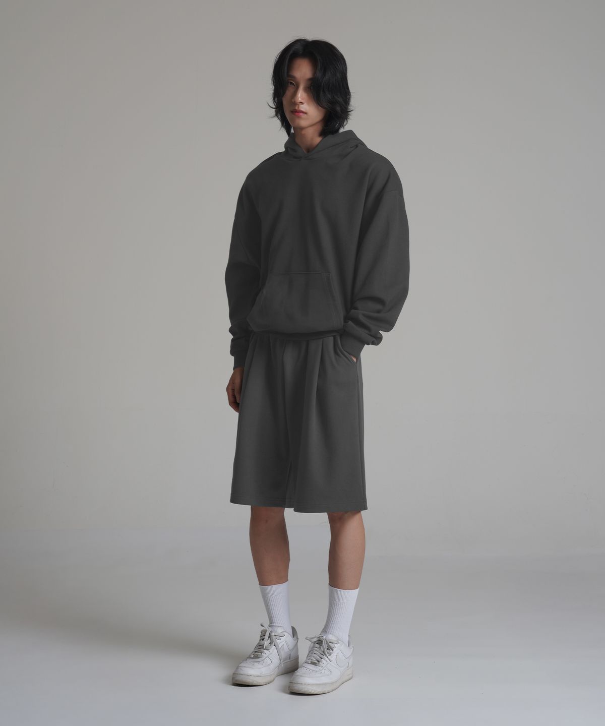 노밍(NOMING) [SET] 루즈핏 크롭 이지 후드티 + 원턱 와이드 스웨트 버뮤다 쇼츠 (3COLOR)