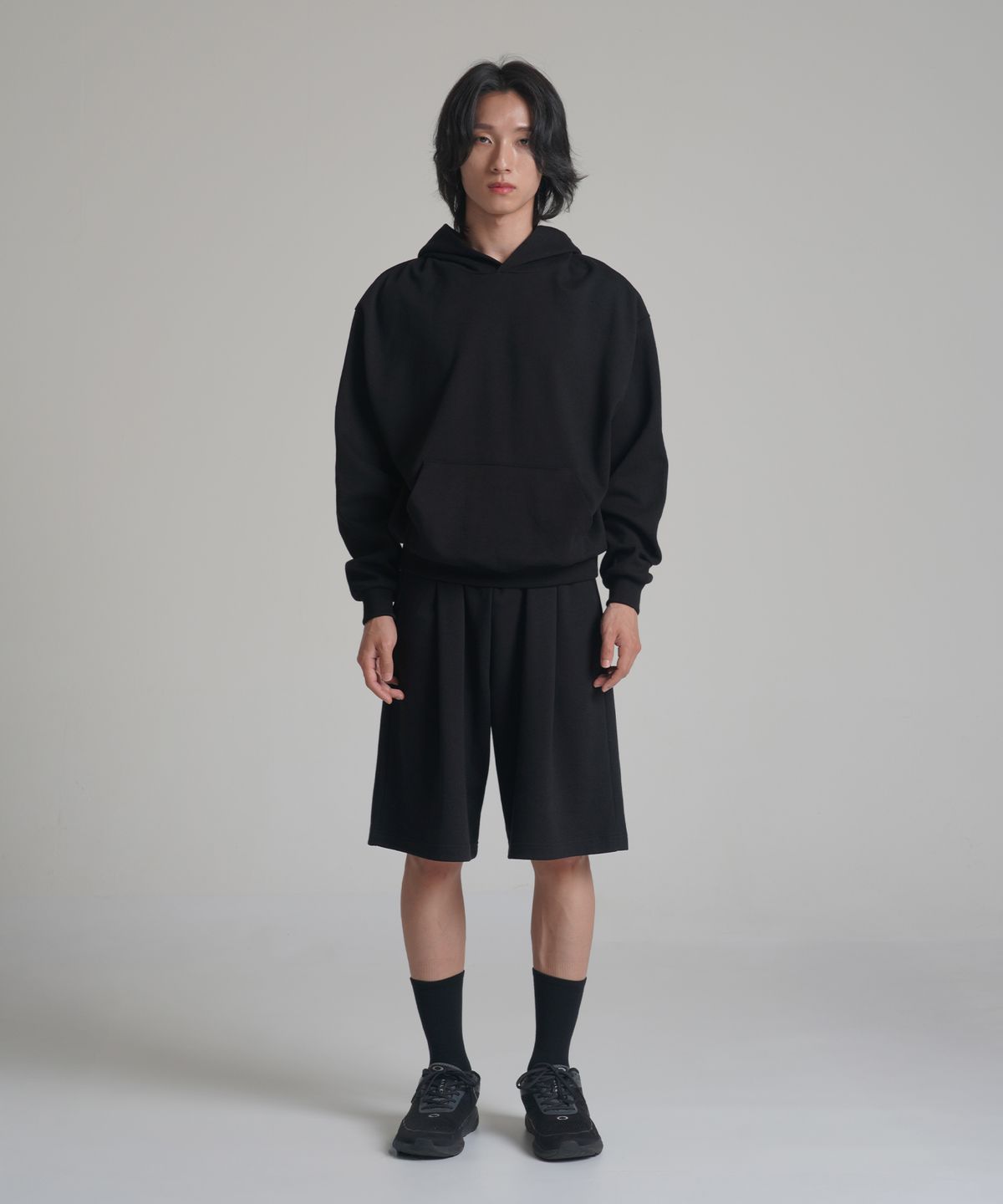 노밍(NOMING) [SET] 루즈핏 크롭 이지 후드티 + 원턱 와이드 스웨트 버뮤다 쇼츠 (3COLOR)