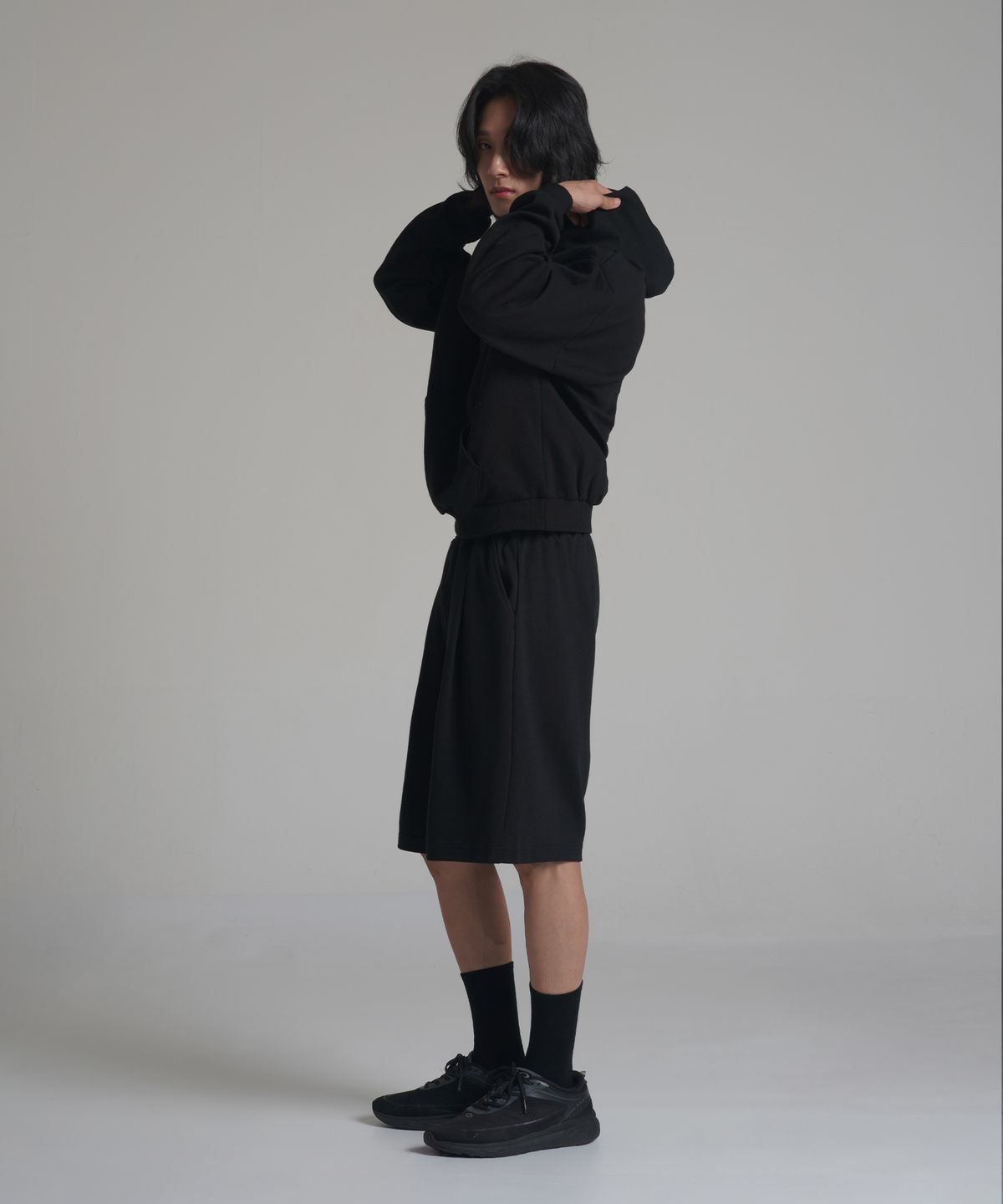 노밍(NOMING) [SET] 루즈핏 크롭 이지 후드티 + 원턱 와이드 스웨트 버뮤다 쇼츠 (3COLOR)